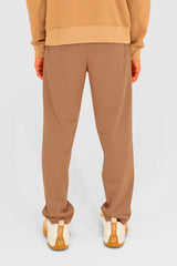 EMBLEM STRETCH PANTS - BROWN