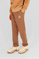 EMBLEM STRETCH PANTS - BROWN