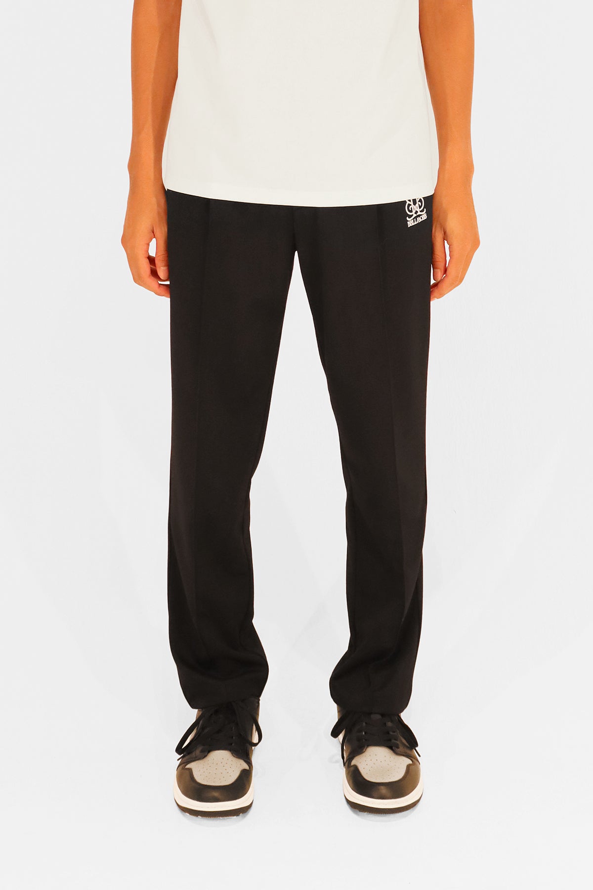 EMBLEM STRETCH PANTS - BLACK – BELLMORE