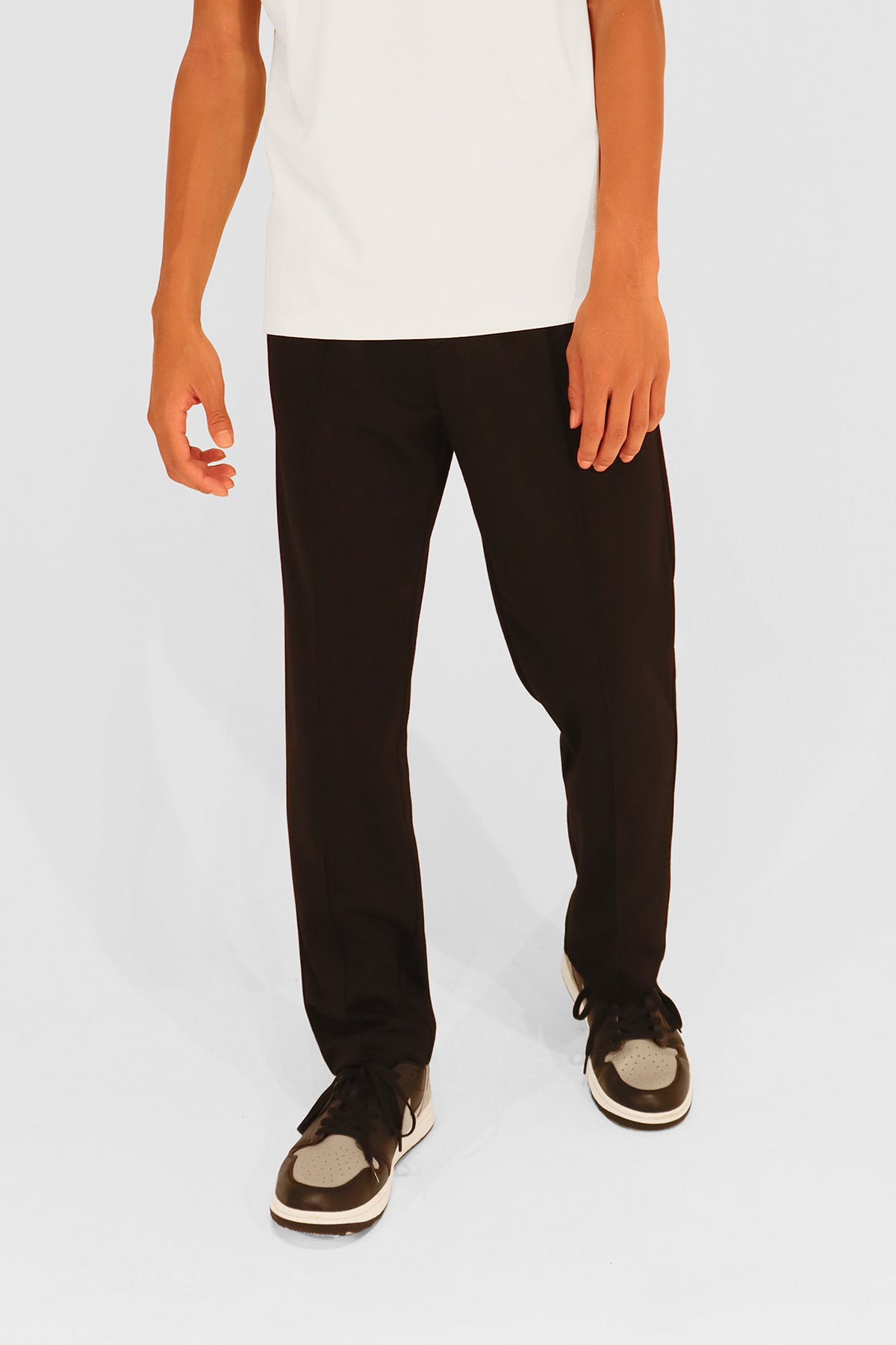 EMBLEM STRETCH PANTS - BLACK – BELLMORE