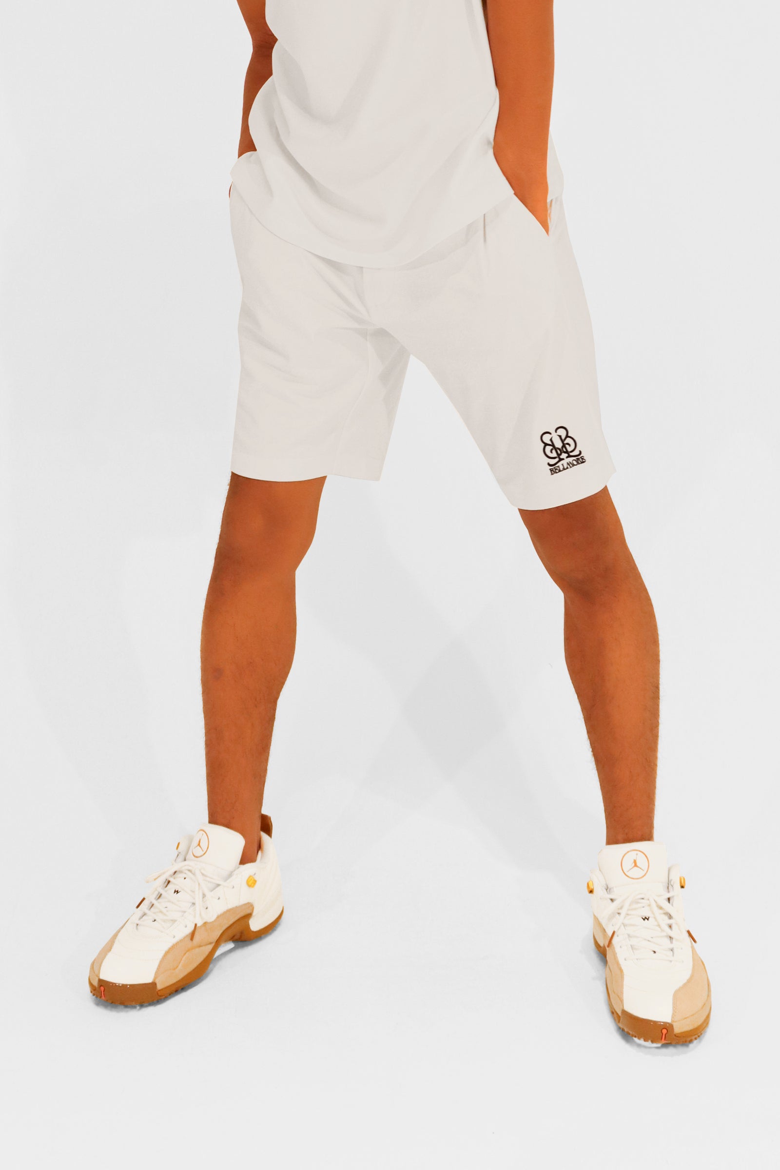 EMBLEM STRETCH SHORT PANTS - WHITE – BELLMORE