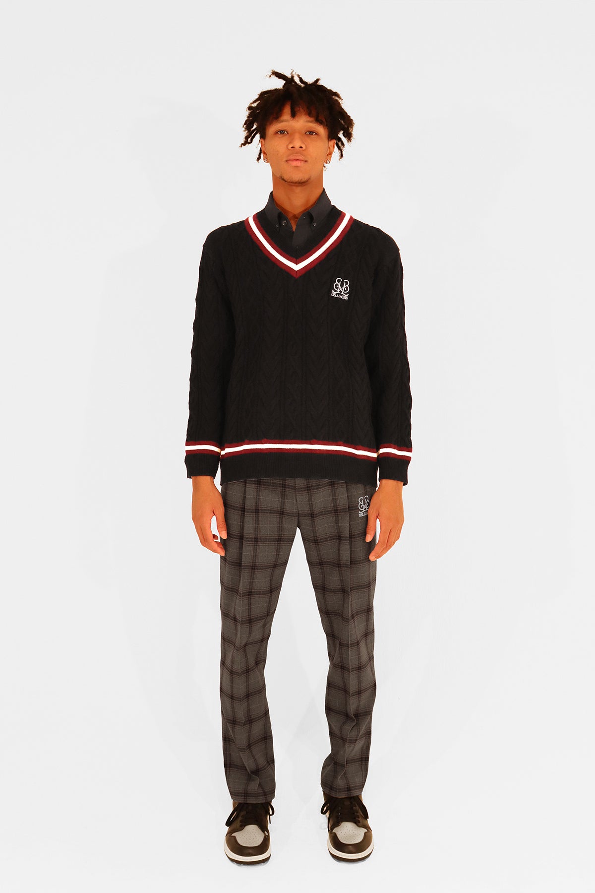 EMBLEM LS V-NECK KNIT - BLACK – BELLMORE